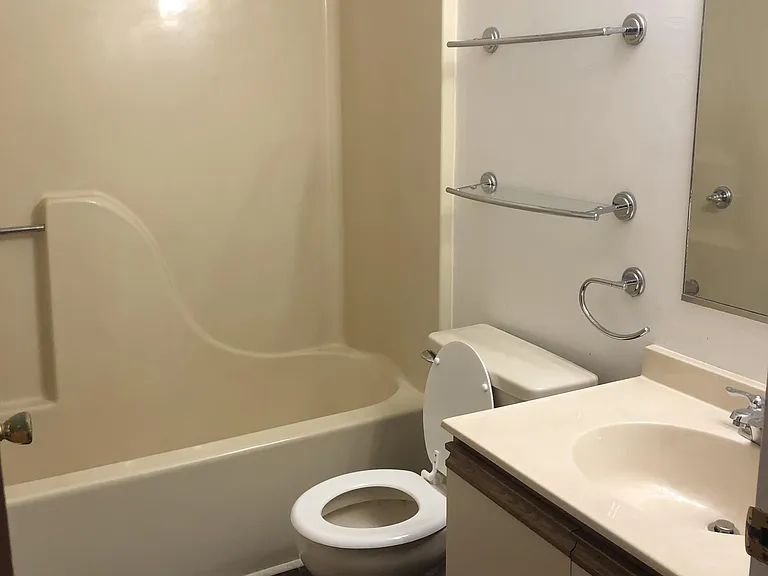 124 Pickwick Pl #1 — Photo 7