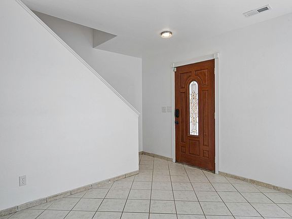 4th image of 924 N 24th Ave