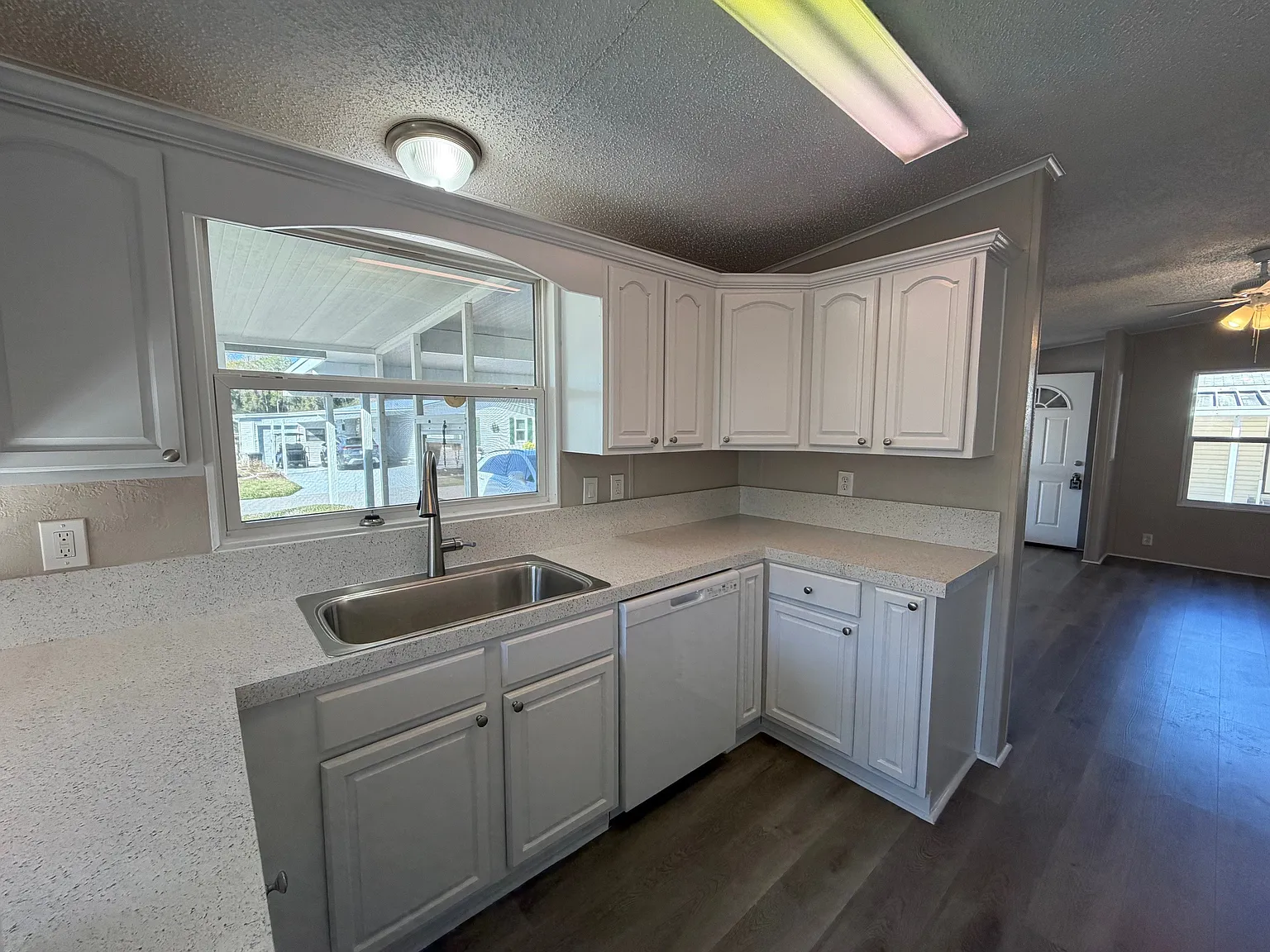 2 bed, 2.0 bath, 1008 sqft, $1,900 — Photo 2