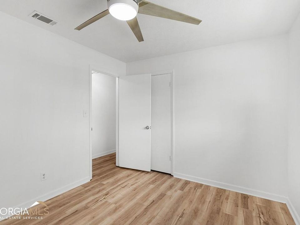 1st image of 4981 Oakdale Dr