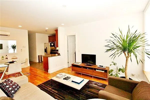 Rented by R New York | media 21