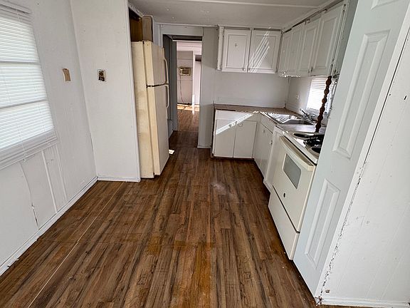 4th image of 2321 Yeats St