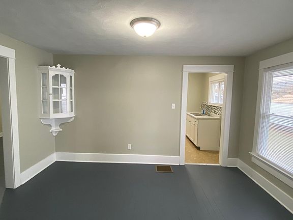 3rd image of 3010 Martel Dr