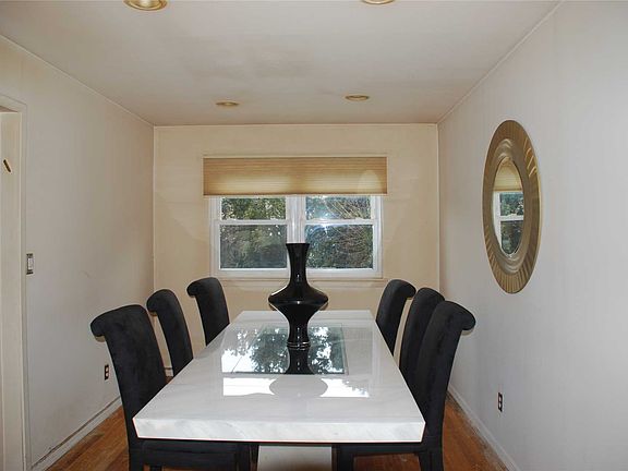 4th image of 3149 Beltagh Ave