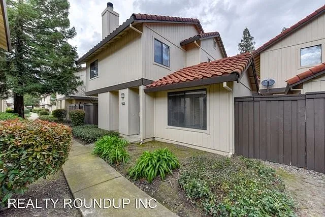 6842 Calvine Rd photo 1