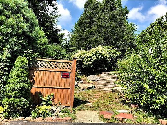 3rd image of 52 Andrews Ave