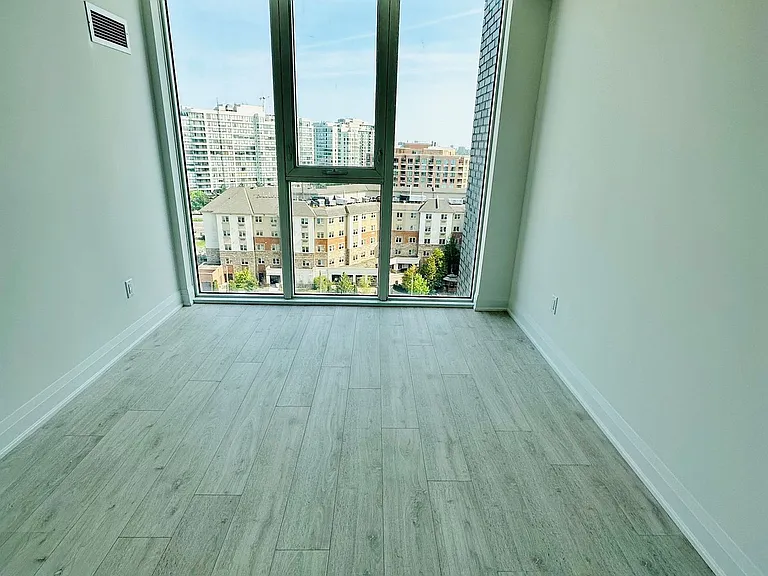 10 Gatineau Dr #1002 — Photo 5