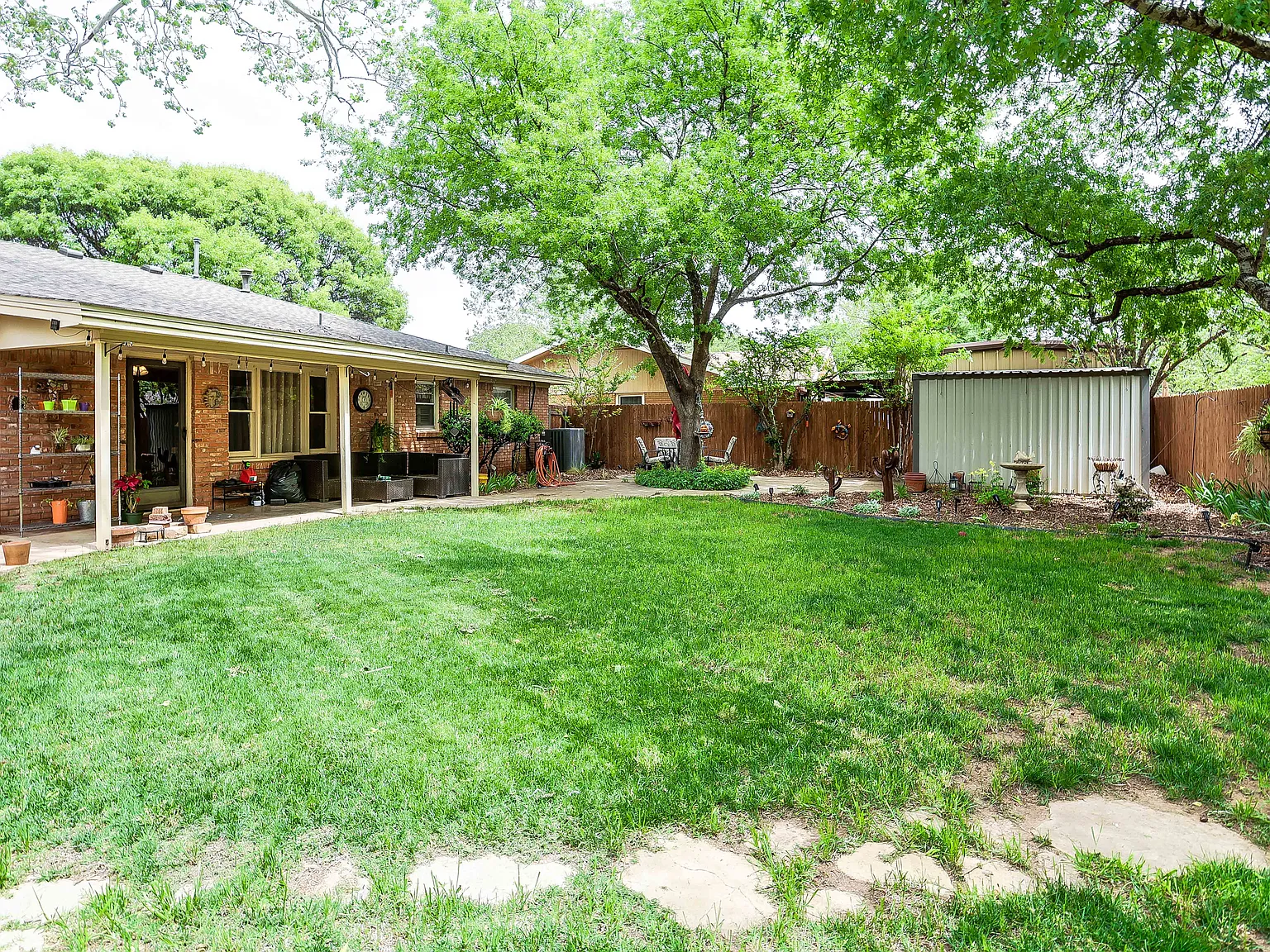 3 bed, 1927 sqft, $1,800 — Photo 4