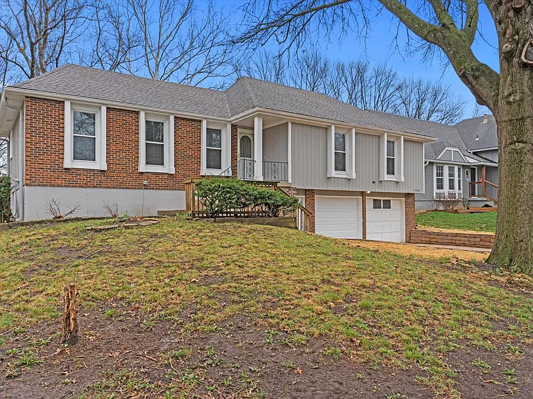 14501 S Village Dr — Photo 31