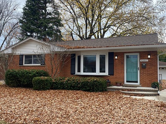 2nd image of 32812 Oakley St
