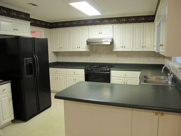 600 Surrey Ln — Photo 7