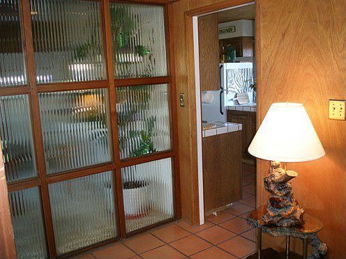 Entry way from hallway