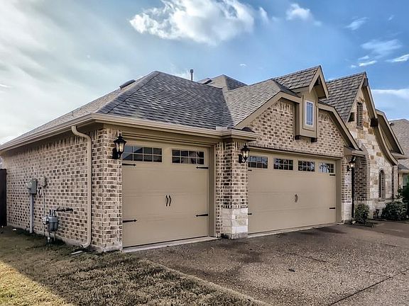 3rd image of 3216 Creekhaven Dr