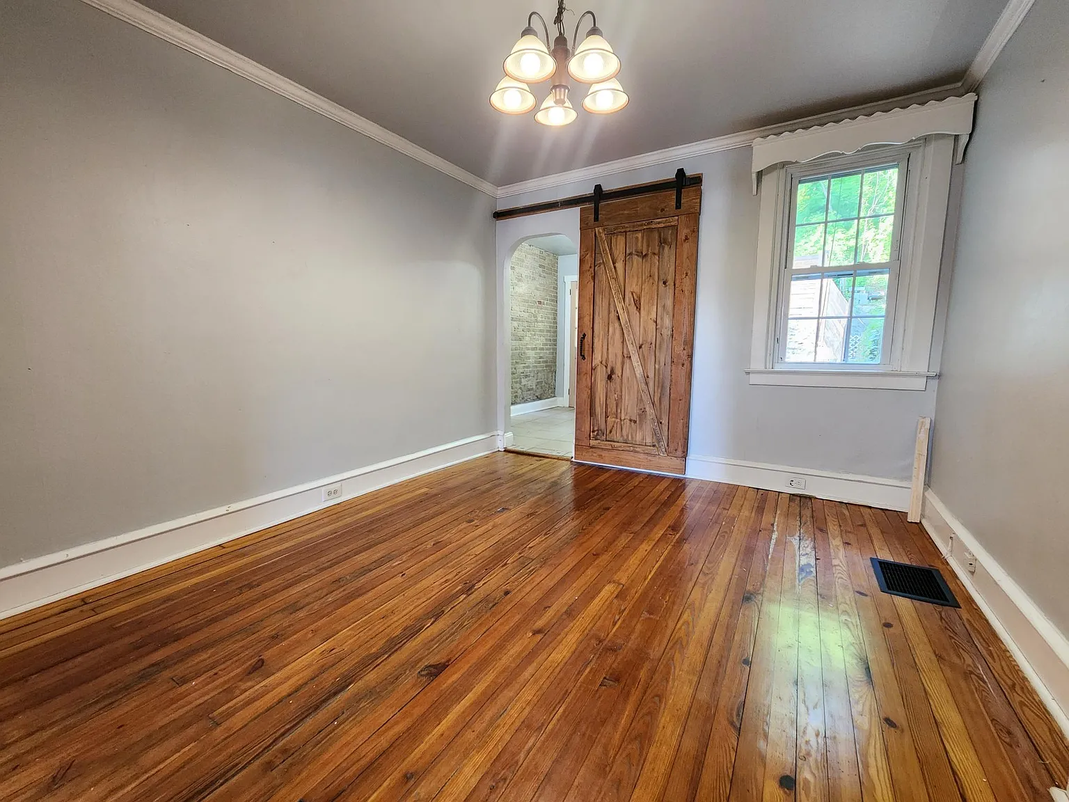 4147 Tower St — Photo 2
