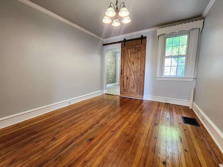 4147 Tower St — Photo 2