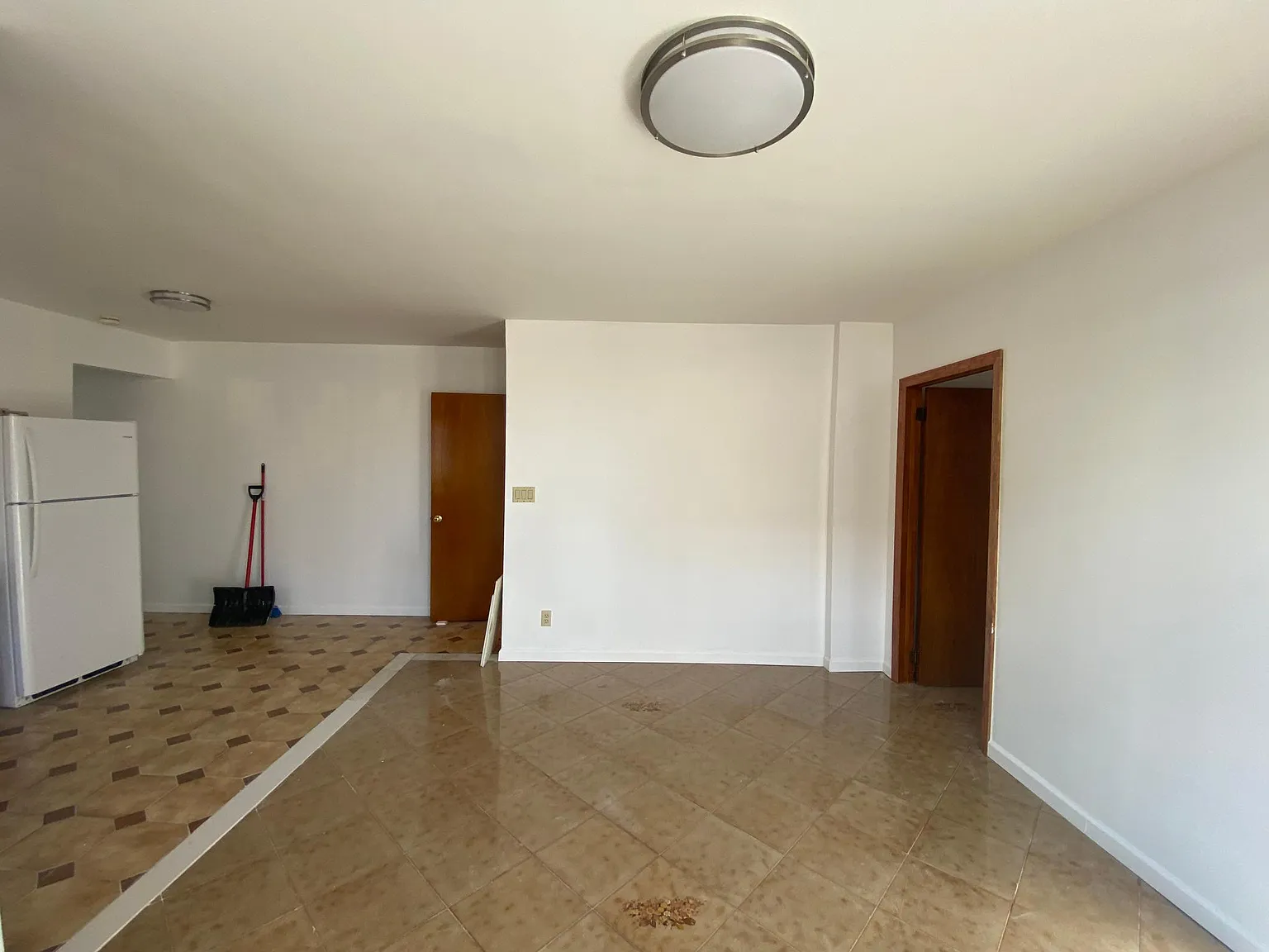 3 bed, 1000 sqft, $2,950 — Photo 2