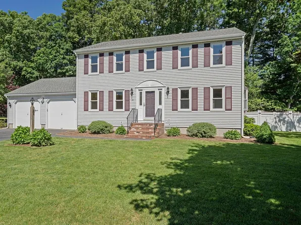 30 Fieldcrest Dr, Bridgewater, MA 02324