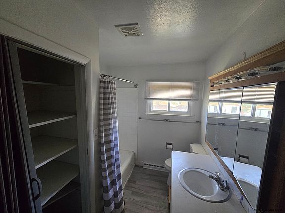 5th image of 721 Arapaho St