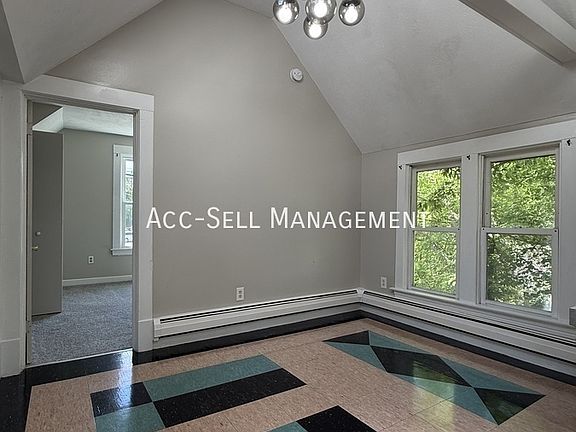 4th image of 104 Diamond Ave SE #2