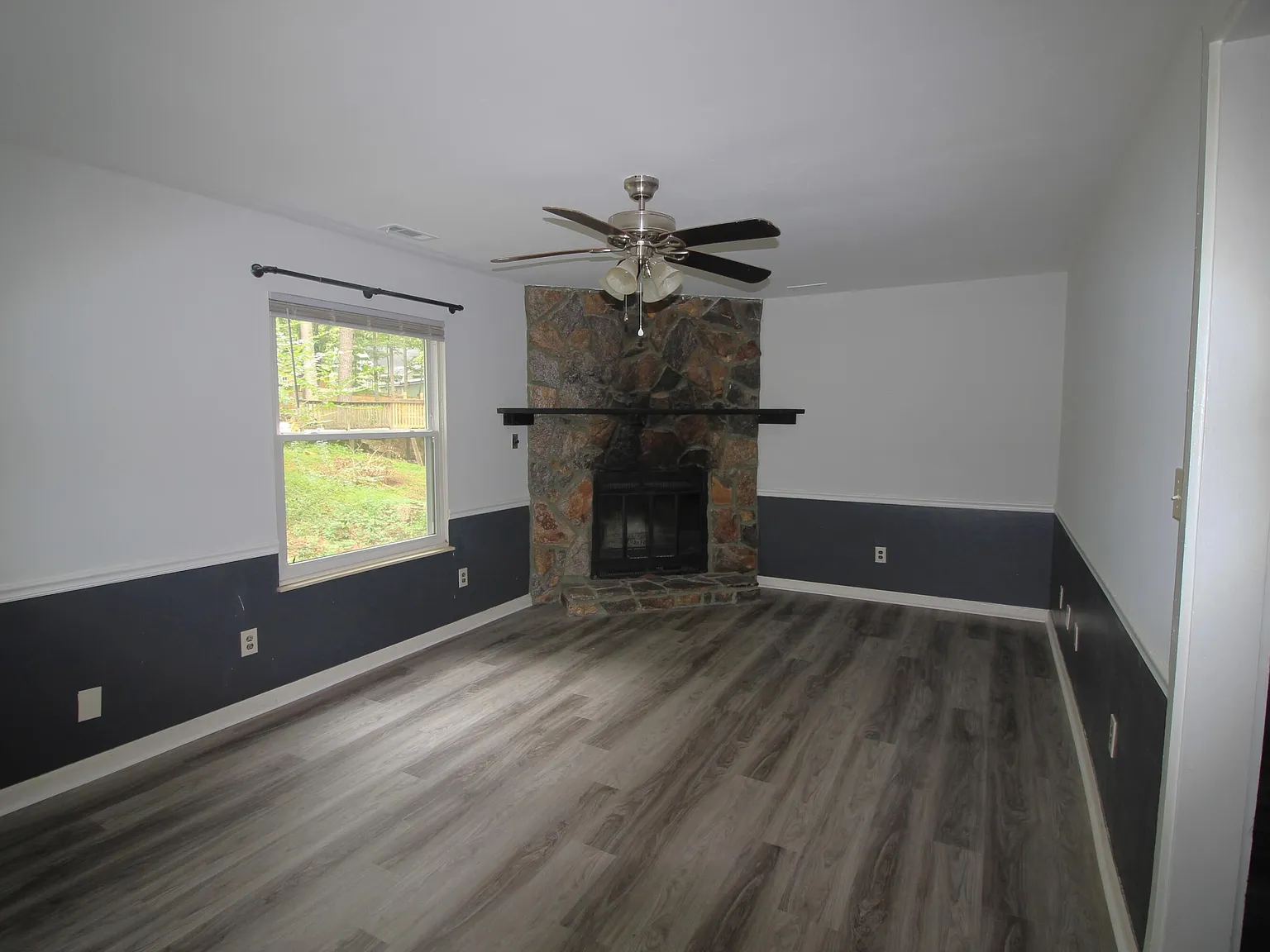 3 bed, 1.5 bath, 1520 sqft, $1,800 — Photo 4