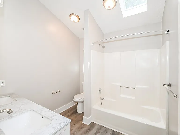 100 Bath Cir — Photo 12