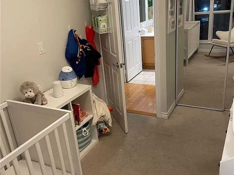 250 Wellington St W #632 — Photo 13