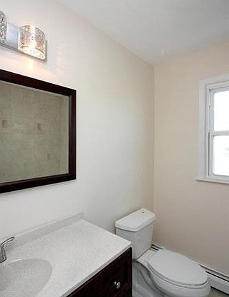 4th image of 484 Saint Thomas Dr