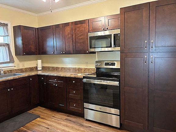 3rd image of 505 Main St