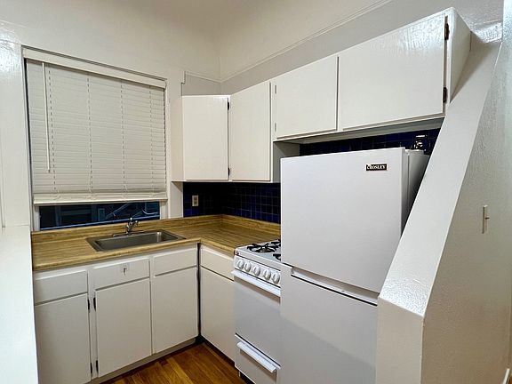 3rd image of 955 Pine St #12