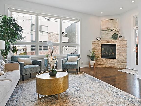 4th image of 502 Oak St