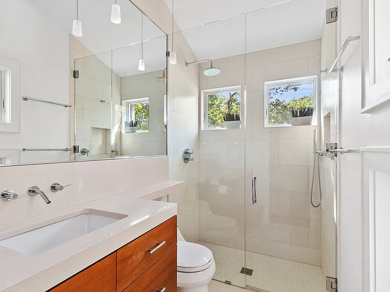 570 Sag Harbor Tpke — Photo 21