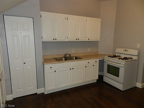 4th image of 329-331 W 8th St