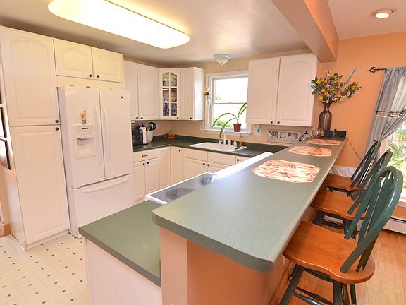 4th image of 203 Southlawn Dr