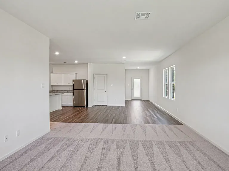400 Portsmouth Dr — Photo 9