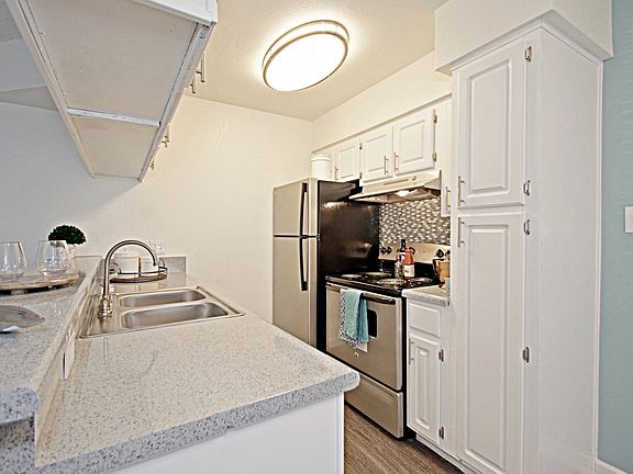 2nd image of 950 E Southern Ave APT 201