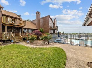 695 Davis Rd, League City, TX 77573