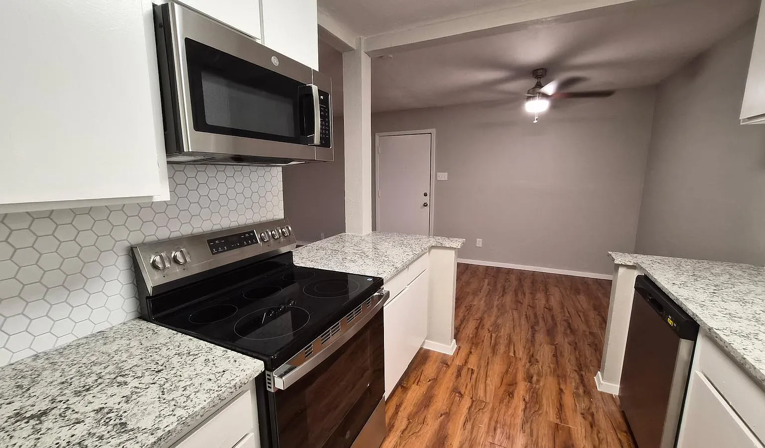 Dalipark Condominiums — Photo 4