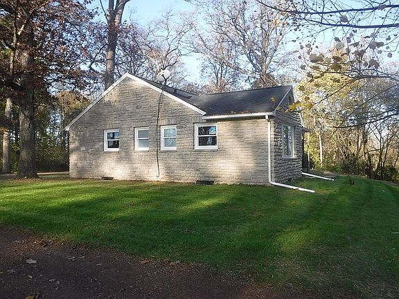 3rd image of 2504 Pullins Dr