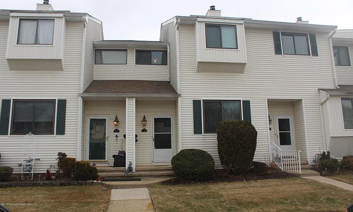 1st image of 574 Clubhouse Dr