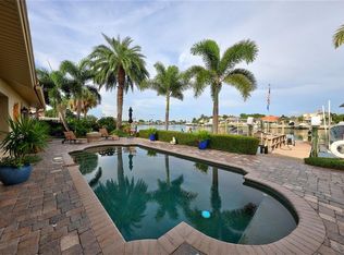 2503 Bayshore Dr, Belleair Beach, FL 33786