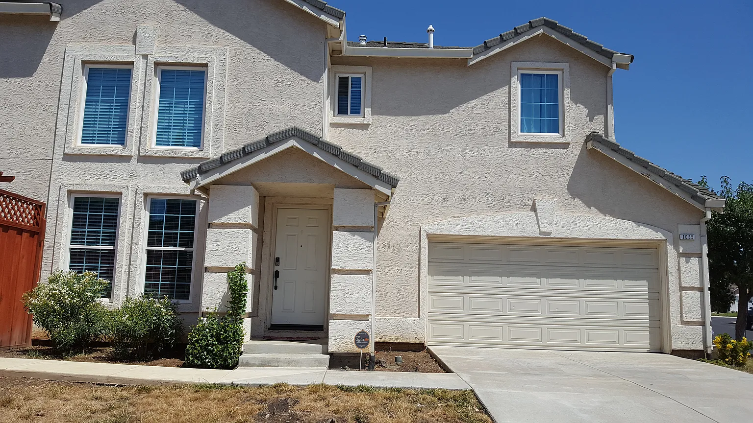 1085 Glenwillow Dr photo 1