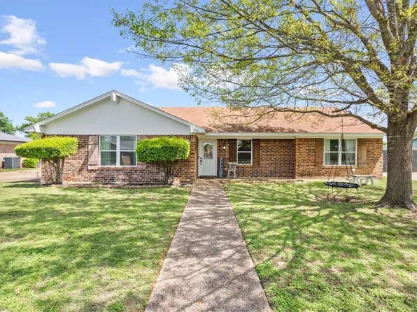 216 Travis Ln, Hewitt, TX 76643