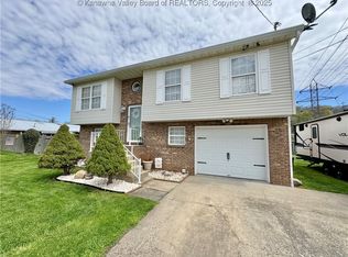 266 Black Betsy Bottom Rd, Poca, WV 25159