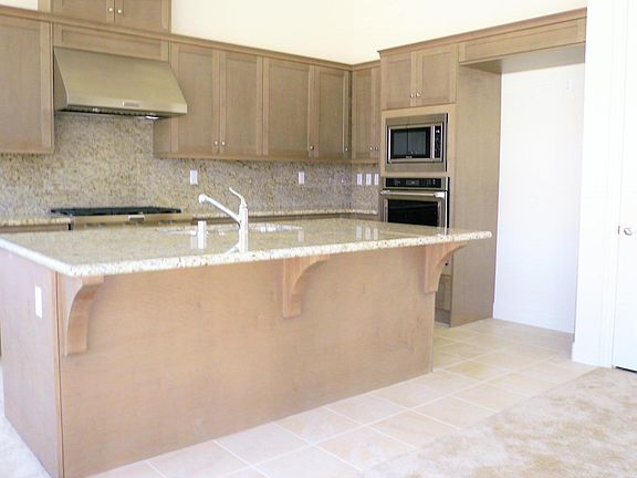 Upgraded Kitchen w/Full backsplash, a pantry, all KitchenAid appliances