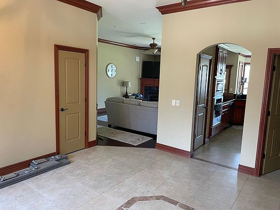 4th image of 3903 Banbury Dr