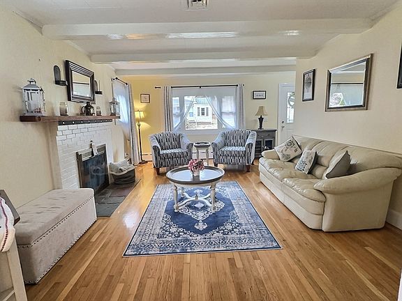 2nd image of 11 Cherry Street Ct