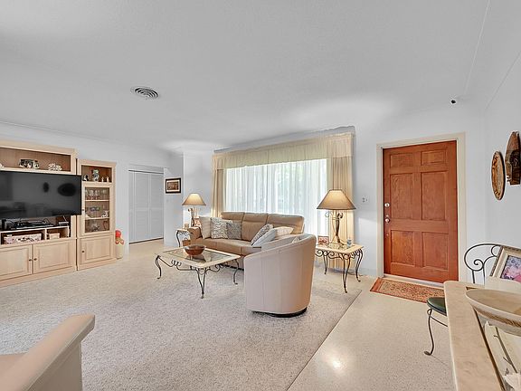 5th image of 3410 NE 26th Avenue