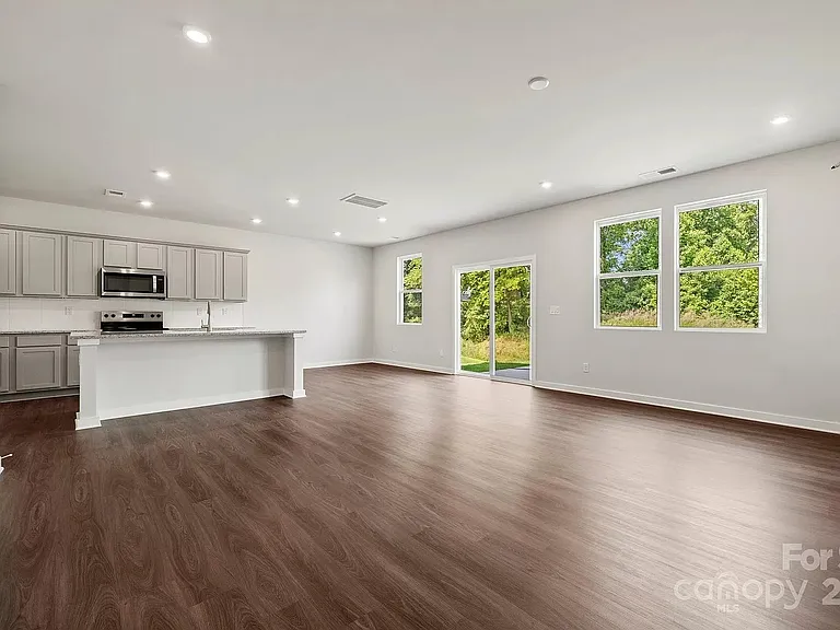 2317 Blue Sky Meadows Dr — Photo 4