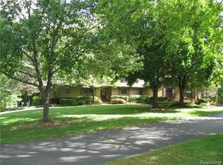 2215 Bass Lake Rd, Commerce Township, MI 48382