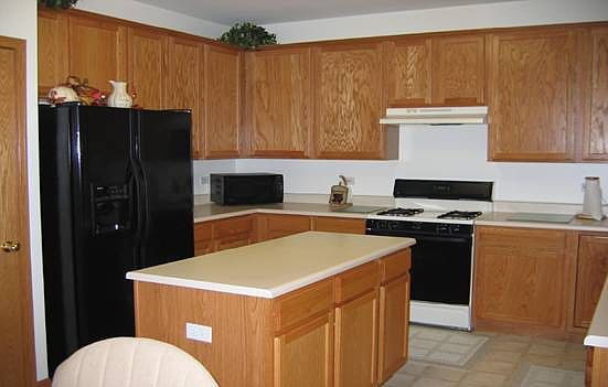 4th image of 1550 Russell Dr